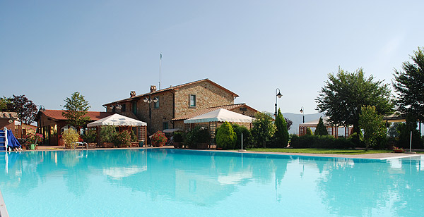 casa e piscina Serristori